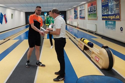 Tibor Rózsár preberá trofeje za 2.miesto e 2023 5